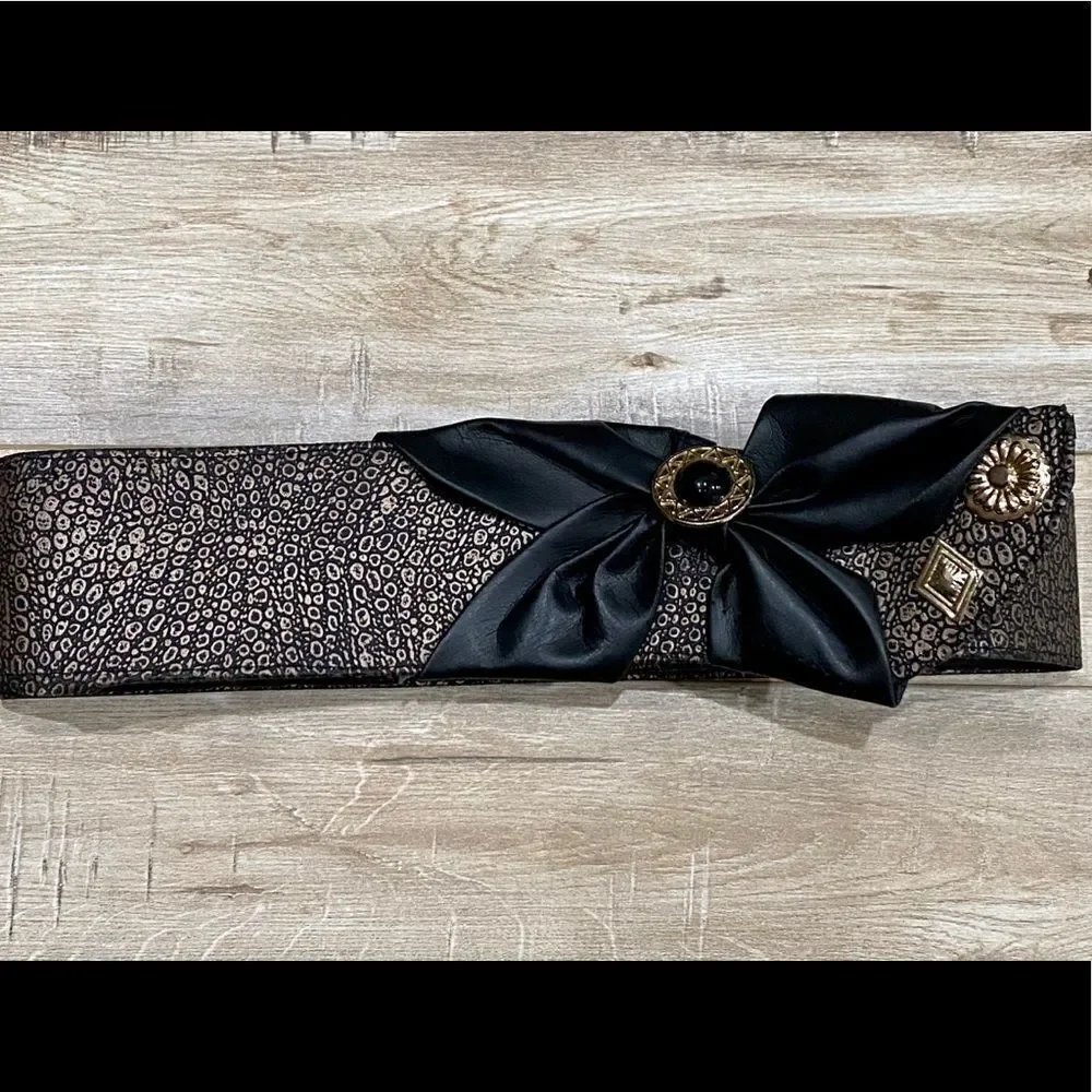 VINTAGE 80s Gold Embossed Waist Belt Bow & Buttons